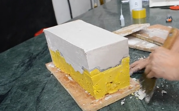 模具硅橡膠成型后怎樣制作外模？