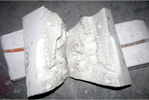 如何避免模具硅膠制品破裂？