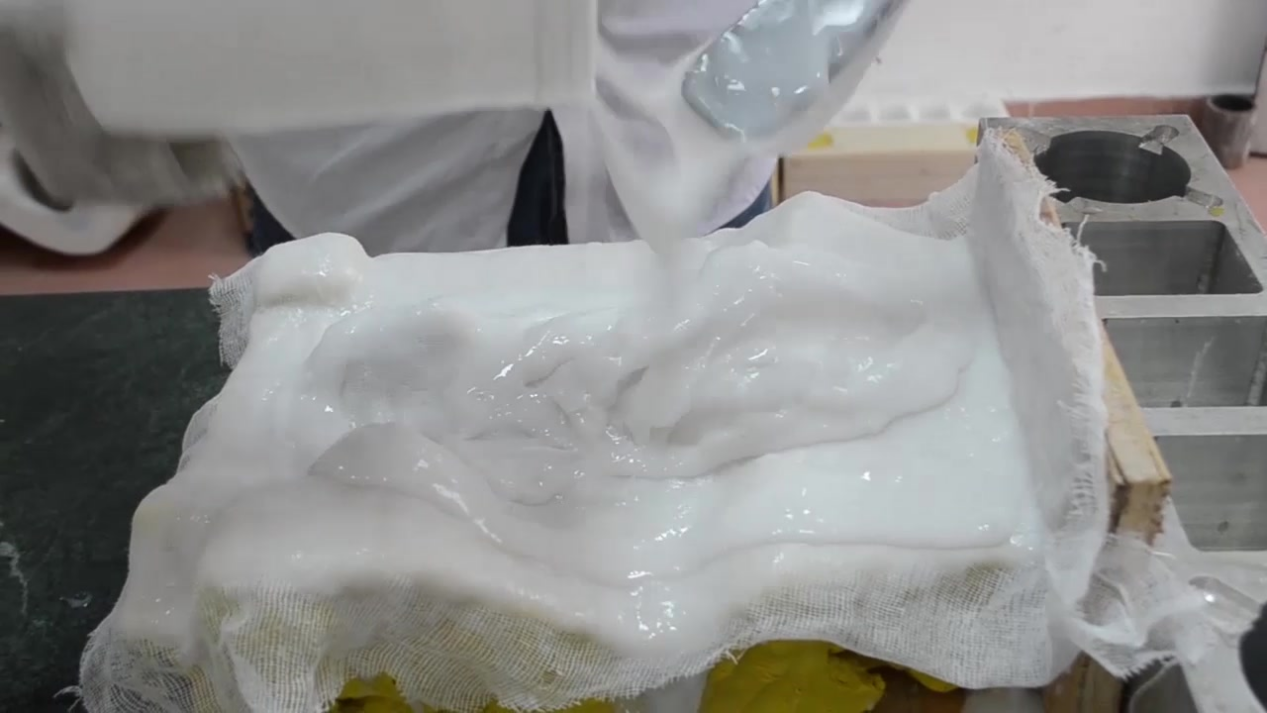縮合型模具硅膠刷模和倒模適合用什么硬度的硅膠？